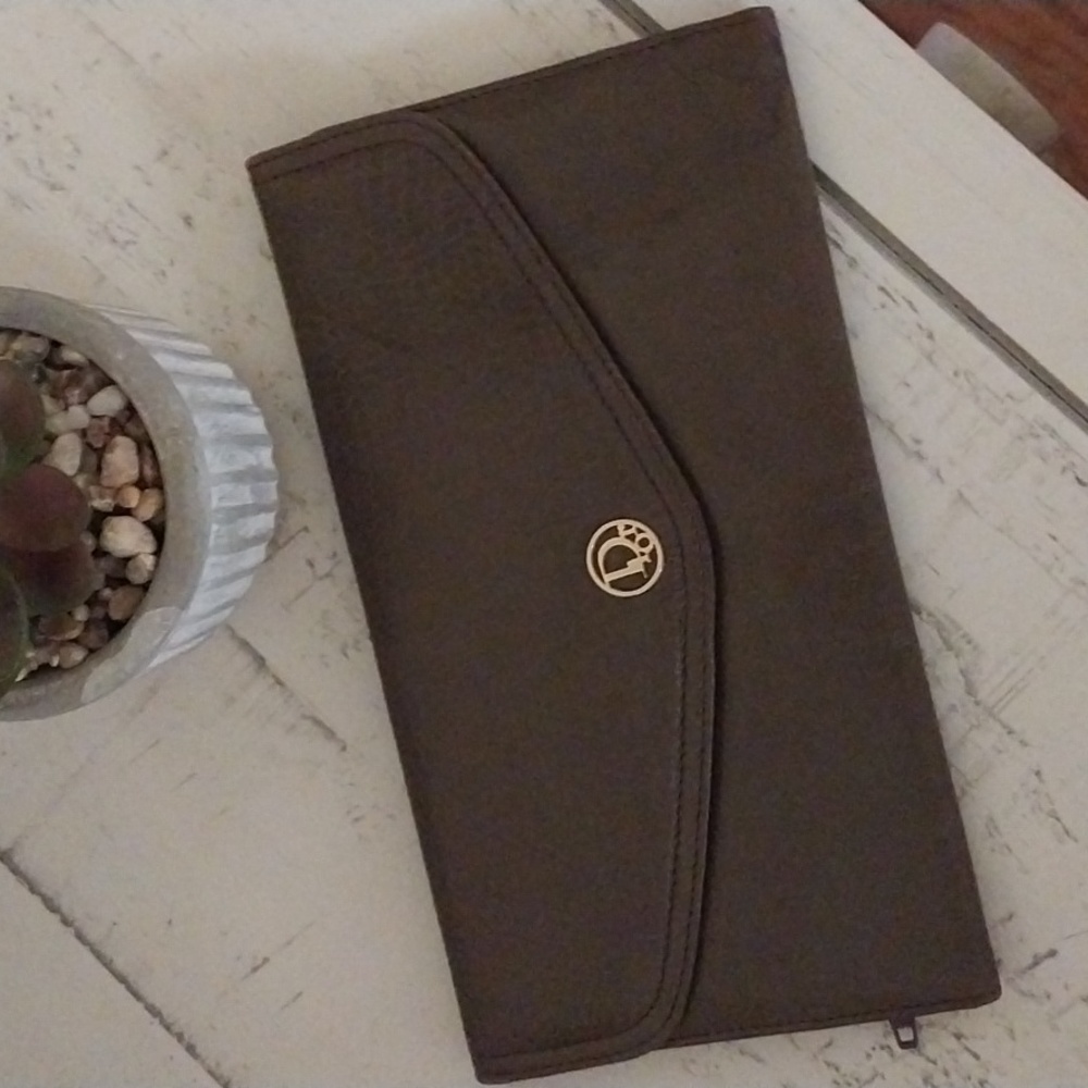 Dior wallet